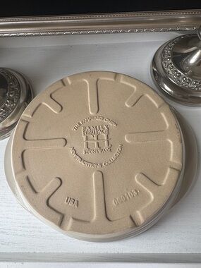 The Pampered Chef Beige/Tan Round Stoneware Casserole Dish